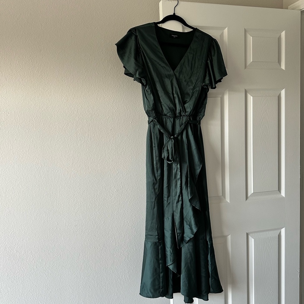 Tahari Brand holiday Christmas  green dress (stretch) flowy size L